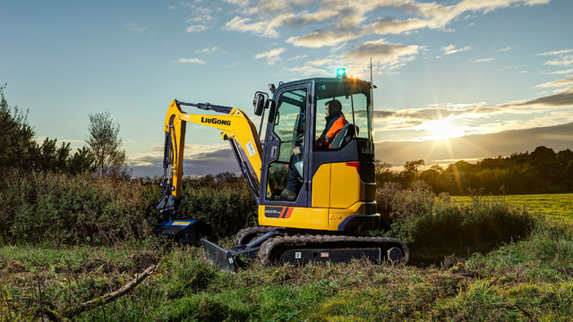 LiuGong 9027F Mini Excavator 0% for 60 months in Heavy Equipment in City of Halifax - Image 3