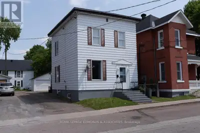 Calling all first-time home buyers and investors! Welcome to this 3-bedroom, 2-storey home with a de...