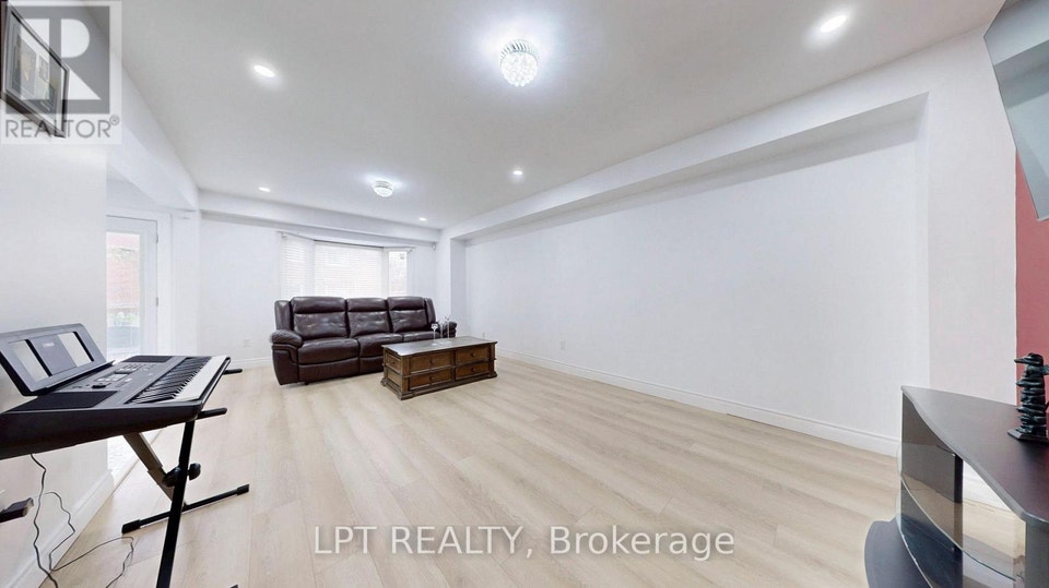 MAIN - 17 GLENHEATHER TERRACE Toronto (Rouge), Ontario 5