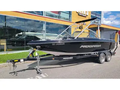 Mirabel : 450-565-1111 Granby : 450-777-1101 Moomba LSV 2010 Longeur / Length : 21' Largeur / Beam :...