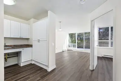 Starting From $1,325.00 Building Overivew Seniors Building (59+), located at end of a Cul-de-sac on...