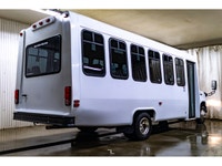 **ACCIDENT FREE - MECHANICALLY CERTIFIED** 40,059 KM This 2008 Ford E-450 XLT 24 Passenger Bus is po... (image 6)