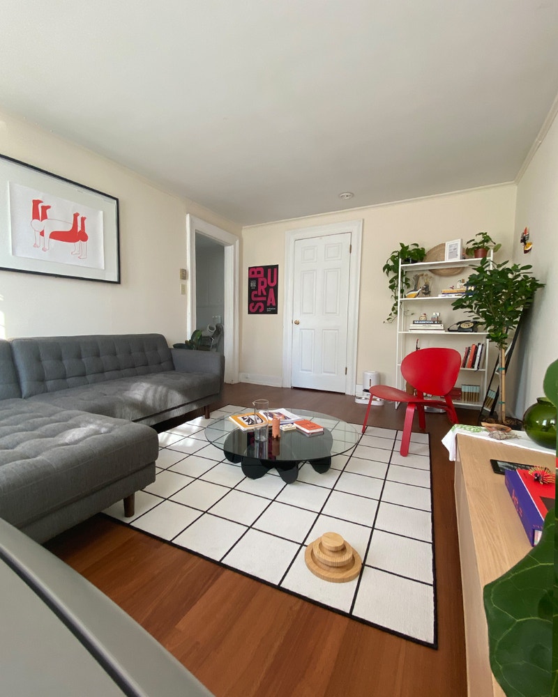 Downtown One Bedroom + Den Sept 1st Long Term Rentals