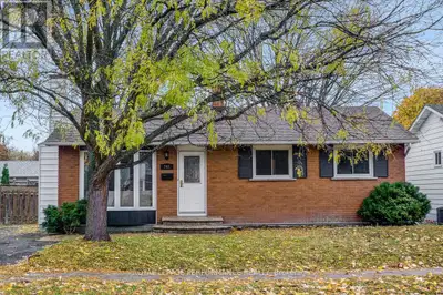 Ideally located in the highly-coveted community of Beacon Hill North on the quieter portion of Eastv...