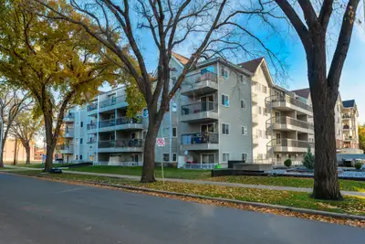1 Bedroom Premium - 10167 118 St. NW *Renovated Suite*