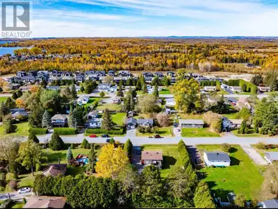 Located just a short walk from beautiful Whitewater Lake in Azilda, this charming and fully renovate...