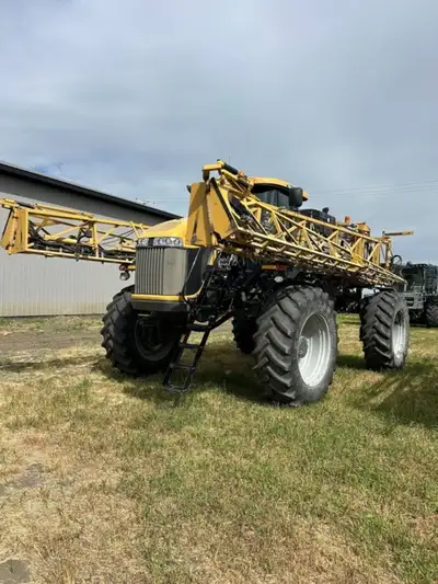 1100 Gallon, 120' Boom, Capstan Nozzle Control, 650 Floaters, 380 Skinnys 2015 Rogator RG1100B .