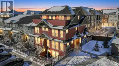 CORNER UNIT | FULLY FENCED PRIVATE YARD | 3RD-FLOOR BONUS LOUNGE & ROOFTOP DECK | QUIET LOCATION Whe...