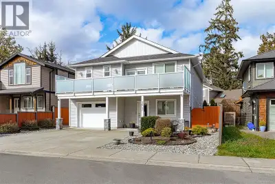 Sharp price & great value for this super clean, updated & truly turn key 2-lvl home. Flexible 3-bedr...