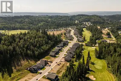 Have you been dreaming of living right at the premier Aberdeen Glen Golf Course? Then you don't want...