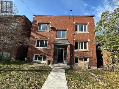 Looking for a two bedroom apartment? Your answer is 86 Riverside Dr. unit 2! This large two bedroom...