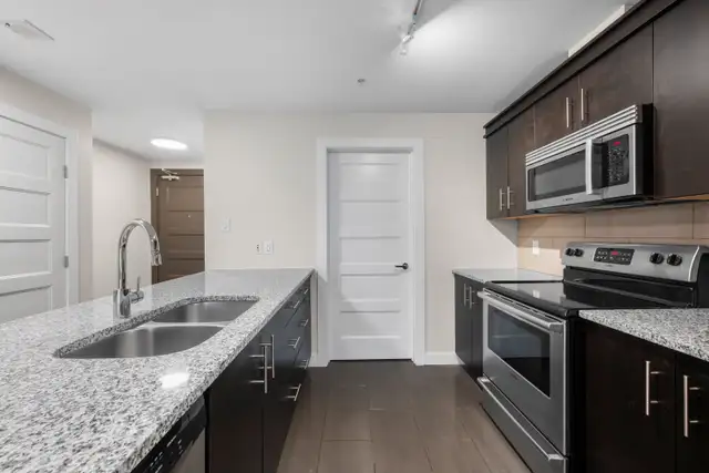 AK206 2 Bedroom Furnished Apartment in Long Term Rentals in Dartmouth - Image 4