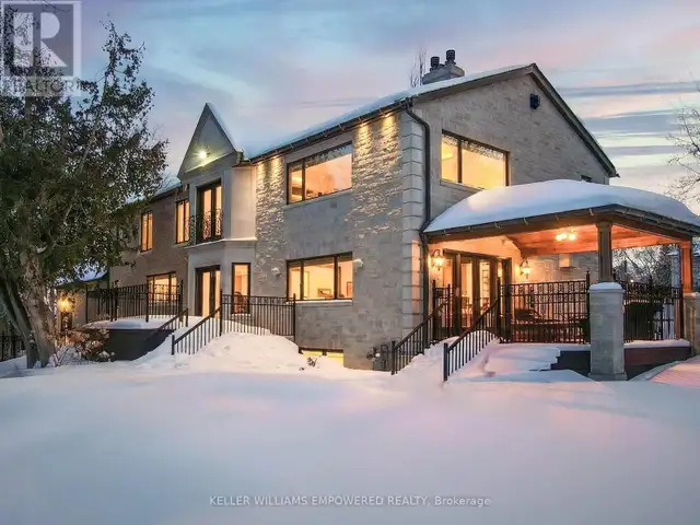 43 Woodland Acres Crescent Vaughan, Ontario, photo 3 of 4