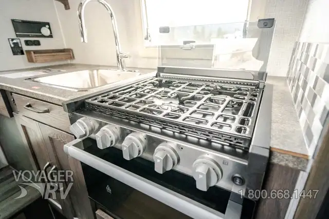 2027 Northern Lite 10.2EX Dry Bath Limited Edition in Travel Trailers & Campers in Kelowna - Image 9