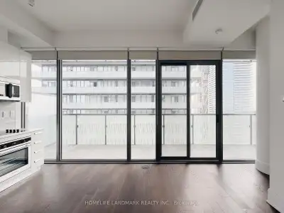 Spectacular Lower Penthouse Unit With Lots Of Cabinet Space For Storage. 491 sq ft suite +127 sq ft...