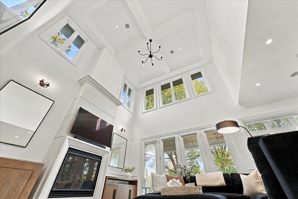 Oakville Luxury Custom Home | Dramatic Architecture | 4+2BR 5 WR, photo 5 of 10