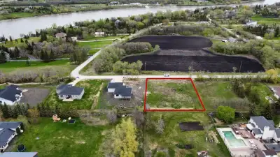 4 Danko Drive, St. Clements, MB Opportunity knocks to build your dream home with a builder of your c...