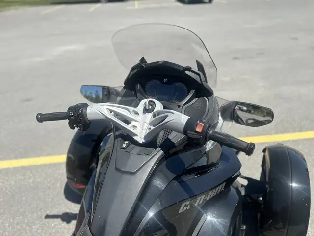 2015 Can-Am SPYDER ST in Street, Cruisers & Choppers in Kawartha Lakes - Image 4