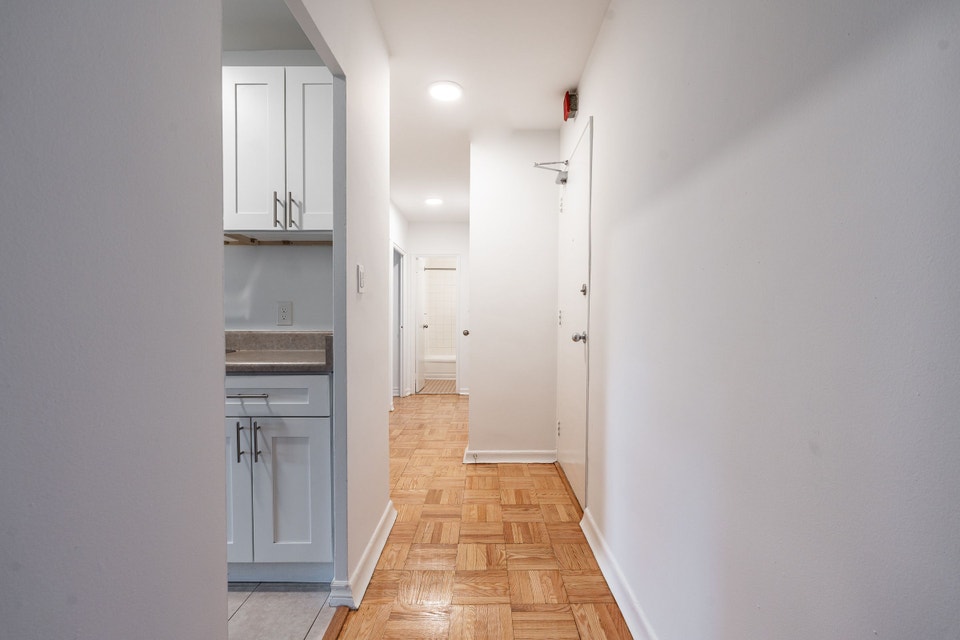 Three bedroom at Keele and Wilson - ID 2404 4
