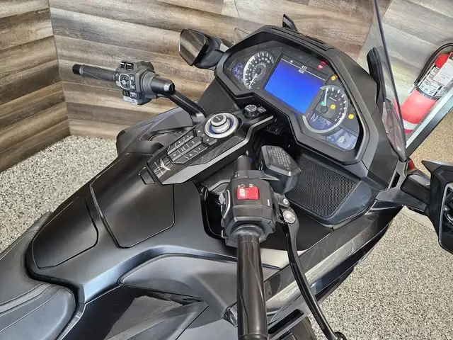 2021 Honda GL1800 Gold Wing Tour DCT GARANTIE 12 MOIS in Sport Touring in Laval / North Shore - Image 6