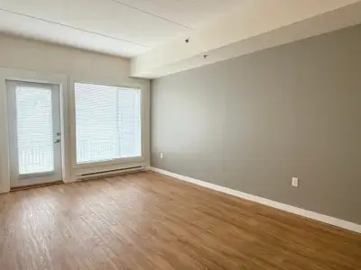 !!! BUMPER OFFEER: FIRST MONTH RENT FREE !!! Schedule a showing today with our Leasing Agent at 204-...