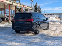 The 2026 Chrysler Pacifica Select offers bold styling, refined comfort, and advanced safety in one e... (image 6)