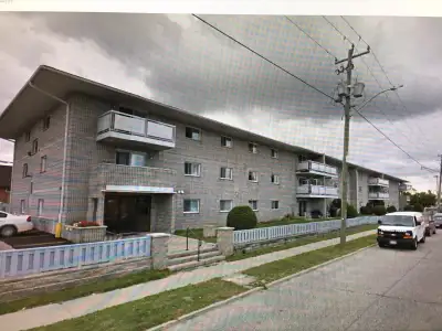 770 Clarence st 2nd floor (no elevator) unit is looking for mature tenant WE WILL TAKE $500 OFF FIRS...