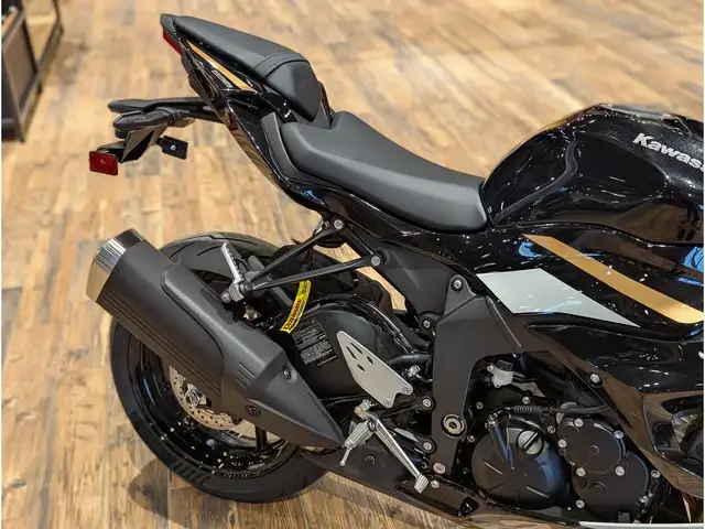 2026 Kawasaki Ninja ZX-6R // Pearl Robotic White/Metallic Spark  in Sport Bikes in Winnipeg - Image 11