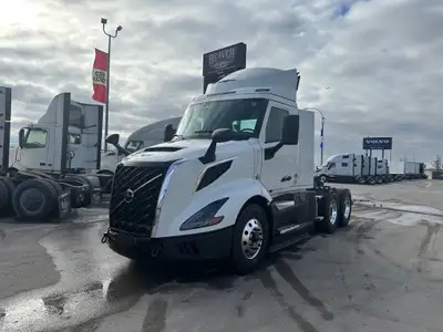 D13 engine, 425 hp, I Shift Automatic transmission ATO2612G, 53,200 lb GVW, 2.79 ratio, 11R22.5 tire...