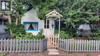 Good Vibes in East Coulee ! This cottage style home features Living room with good Art and furniture...