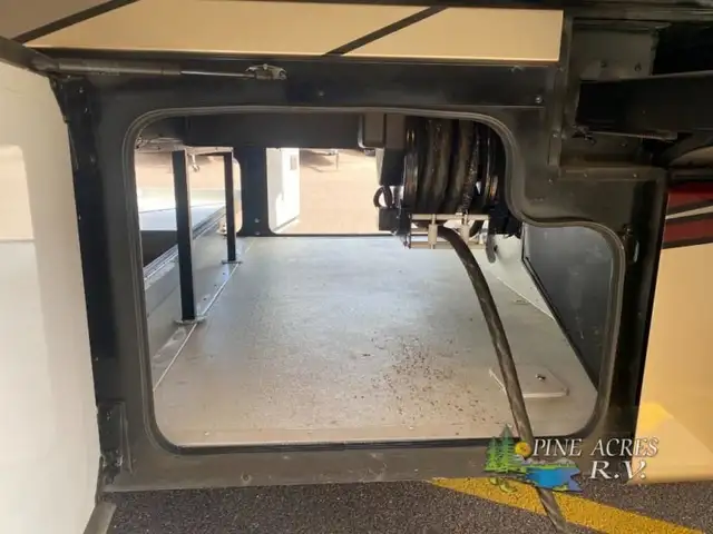 2018 Fleetwood RV Discovery 38K only 14,584 Miles in RVs & Motorhomes in Moncton - Image 65