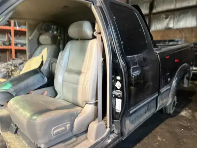 VIN - 5TBBT4415YS039775 Cab - Access Cab Engine Capacity - 4.7L STYLE - 4DR PICKUP TRUCK 4X4 Take a...