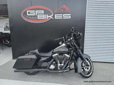 2013 Harley-Davidson Street Glide The 2013 Harley-Davidson Street Glide model FLHX is equipped with...
