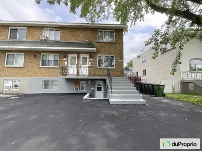 Maison jumelée. Petite rue calme ! À deux pas de l'école des métiers spécialisés de Laval et de la n...