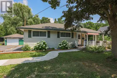 COUNTRY CHARM JUST MINUTES TO TOWN ... Tucked away on a quiet street in Fort Erie, 1954 Grayson Aven...