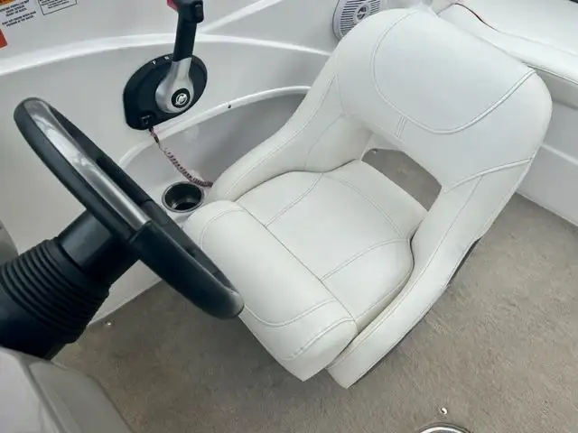 2010 19' RINKER MTX BOWRIDER WAKEBOARD BOAT in Powerboats & Motorboats in Peterborough - Image 17