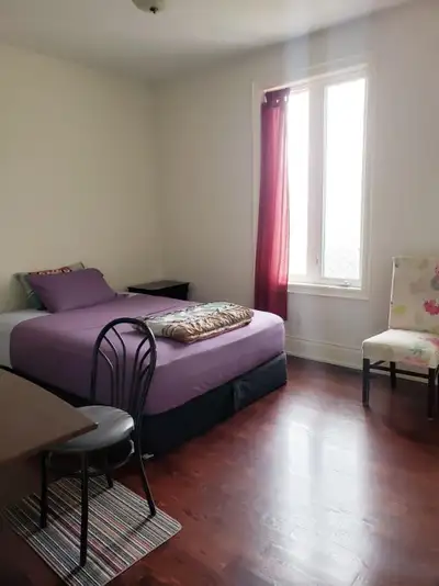 EXTREMELY BEAUTIFUL LARGE ROOM IN A WELCOME NEW HOUSE