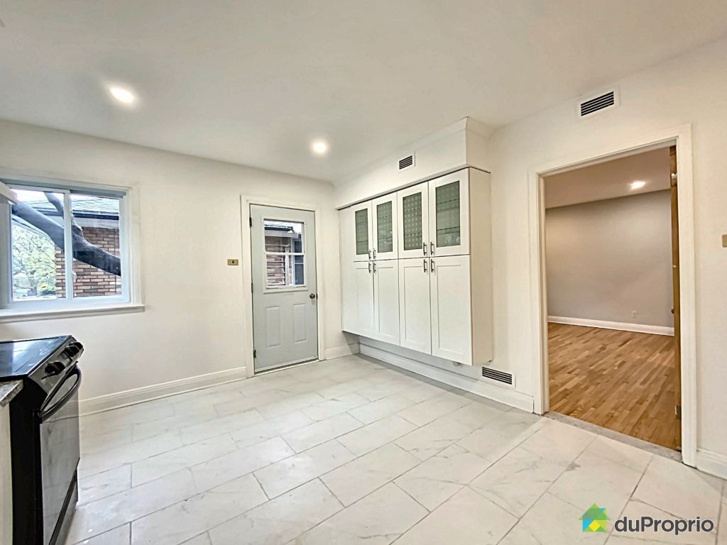 $1,290,000 - Split Level for sale — photo 3