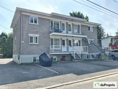 Belle propriété à revenus bien entretenue au fil des années. L'immeuble est situé dans un quartier t...