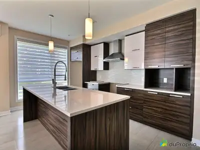 Magnifique condo clé en main, aire ouverte . Une bonne opportunité pour investisseurs. Beaucoup de l...