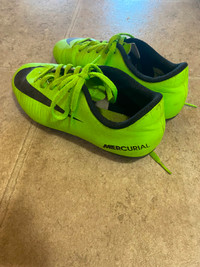 Outdoor Soccer Cleats (Shoes, Size 5) barely used for $20