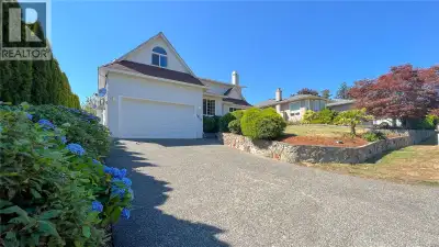 Discover this exquisite executive residence in the heart of Broadmead, quietly tucked away on a peac...