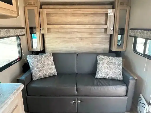 2020 FOREST RIVER COACHMEN EXPEDITION (FINANCING AVAILABLE) in Travel Trailers & Campers in Cambridge - Image 9