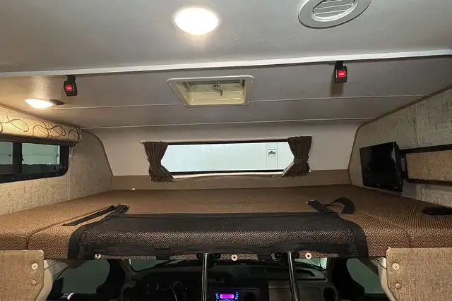 2018 Coachmen Leprechaun 220QB – Pre-Owned Class C Motorhome. in RVs & Motorhomes in Red Deer - Image 19