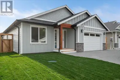 Discover the charm of relaxed living in this delightful 3-bedroom, 2-bathroom ranch-style house nest...