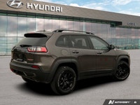 *Leather Seats, Cooled Seats, Navigation, 17-in Black Aluminum Wheels!* This Jeep Cherokee delivers... (image 4)