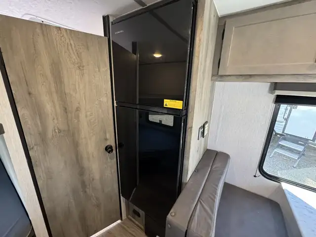 2027 ,Sun Lite,Sunset Park RV 21DB in Travel Trailers & Campers in Kamloops - Image 10