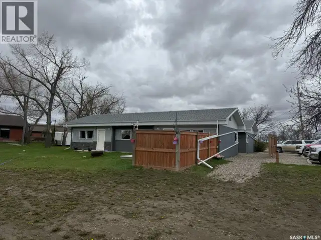 142 7th AVENUE SW Eston, Saskatchewan in Commercial & Office Space for Sale in Swift Current - Image 3