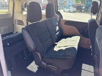 1 OWNER GOVERNMENT VAN!! ONLY 80,000KM ALL ORIGINAL SE CANADA VALUE PACKAGE!! 7 PASSENGER! FULL POWE... (image 9)