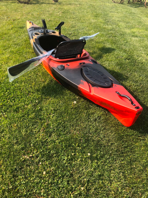 Strider L 11' Sit in Kayak, free paddle, removable rod holders in Canoes, Kayaks & Paddles in Windsor Region - Image 3